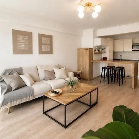 Heart Of Nice, 3min, 3 Ac Units, Balcony With 4-seater Dining! *